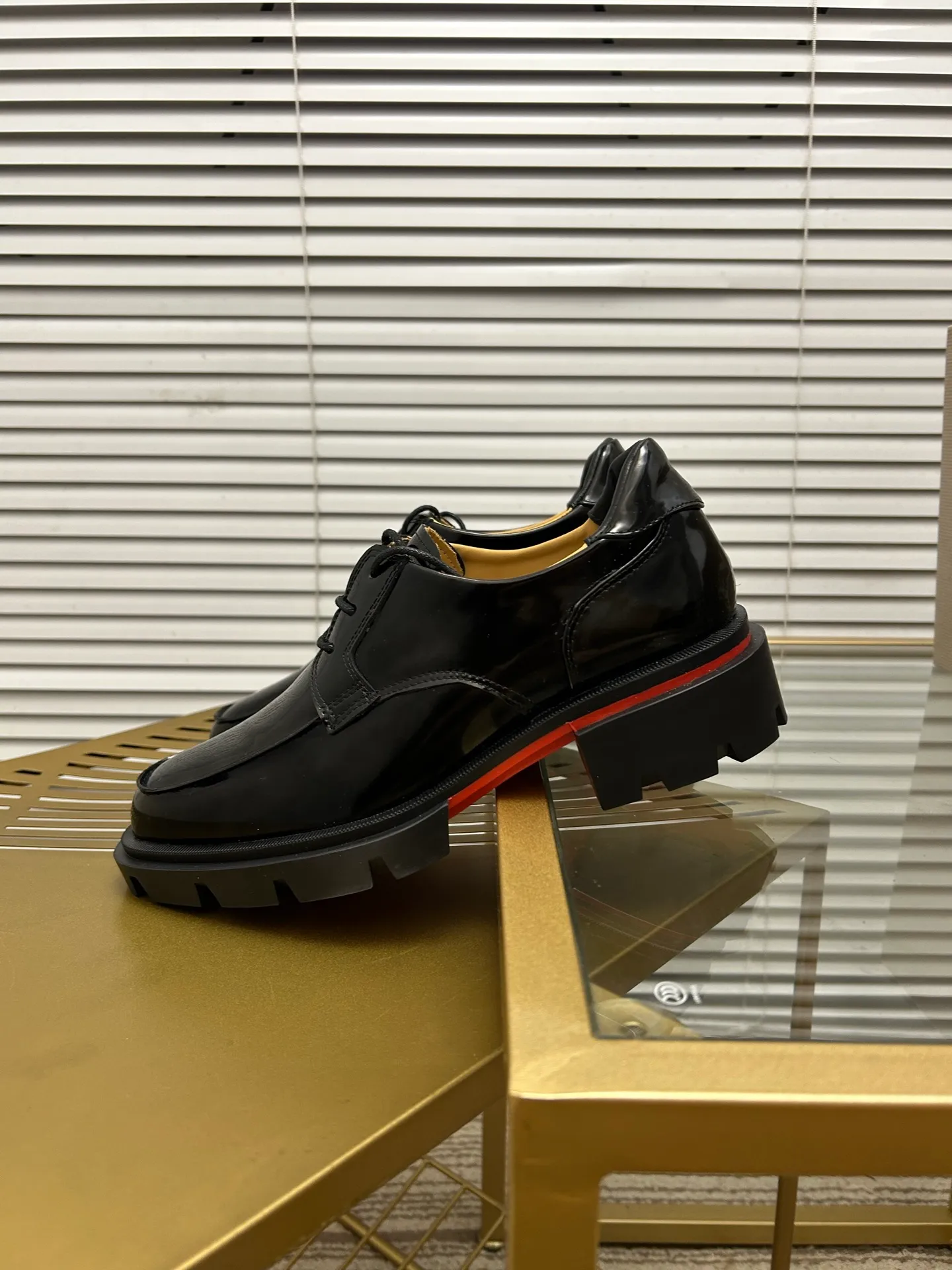 (Customized model) Ex-factory price is 660. christian louboutin (CL red sole shoes) counter series, casual sneakers for couples 📢 📢 📢 Exclusive hot style release 🎈🎈💪 Movable latex feet 👻 Finished outsole line [Proud] 😝Female 35-40# Male 38#-46, global supply😝 [Top version]: Original imported genuine leather upper, top original leather lining, original molded TPU outsole, original 1:1 detail processing, original shoe last,
